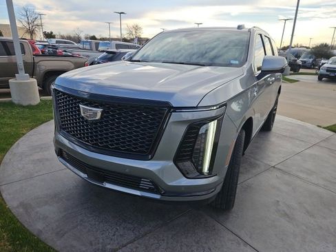 Used 2025 Cadillac Escalade Sport Platinum w/ LPO, ONYX Package image 3