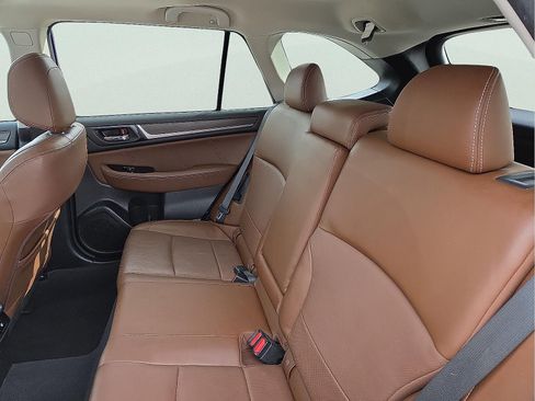Used 2017 Subaru Outback 3.6R Touring image 10