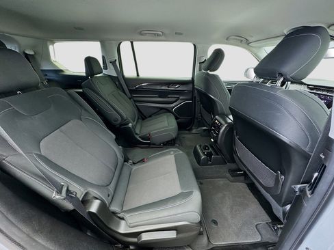 Used 2022 Jeep Grand Cherokee L Laredo w/ Luxury Tech Group I image 20