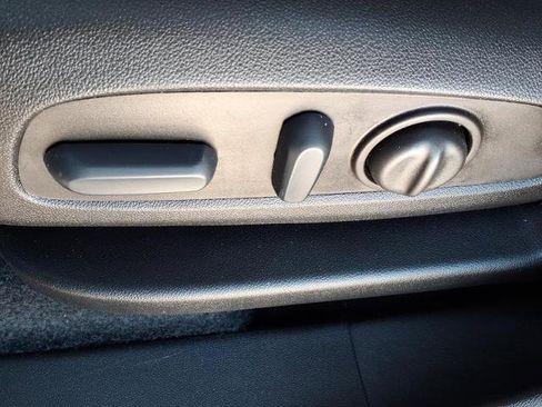 Used 2023 Chevrolet Equinox LT image 12