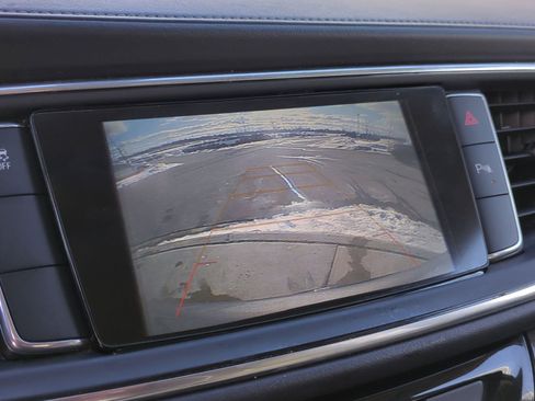 Used 2019 Buick Enclave Essence image 32