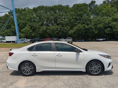 Used 2022 Kia Forte GT-Line w/ GT-Line Premium Package FWD image 2