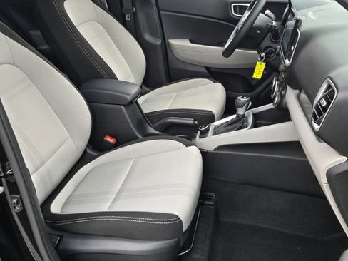 Used 2023 Hyundai Venue SEL FWD image 14