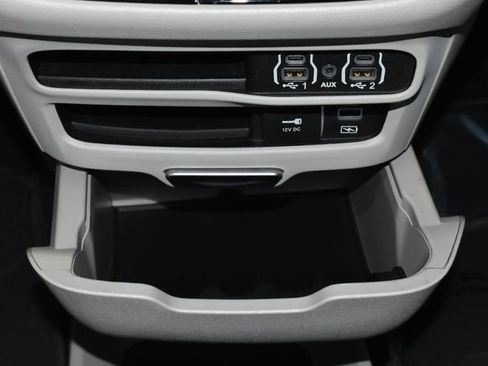 Used 2022 Chrysler Pacifica Touring-L image 20