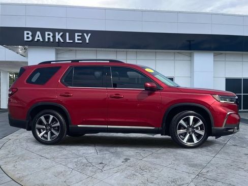 Used 2025 Honda Pilot Touring image 2
