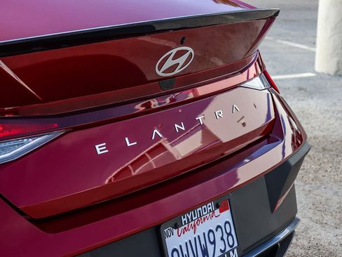 Used 2025 Hyundai Elantra Sport image 10