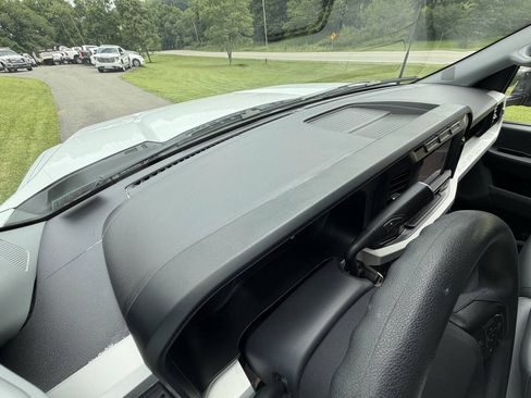 Used 2023 Ford F550 4x4 Regular Cab Super Duty image 49