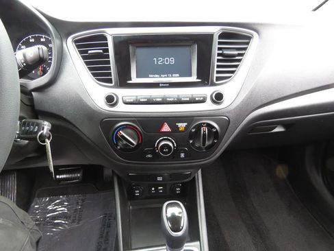 Used 2022 Hyundai Accent SE FWD image 25