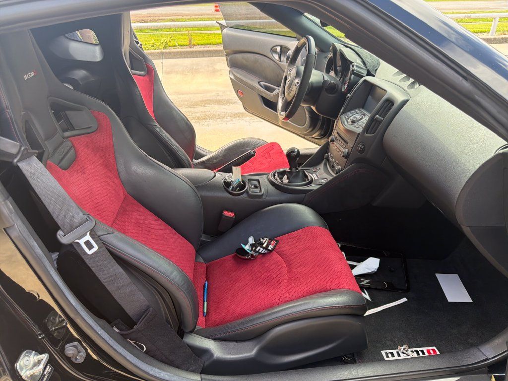 Used 2019 Nissan 370Z NISMO RWD image 28