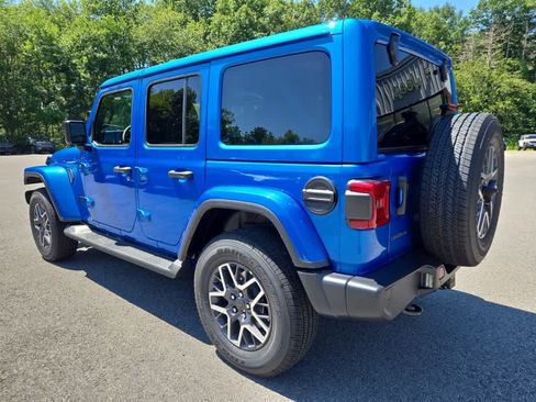 New 2026 Jeep Wrangler Unlimited Sahara AWD/4WD image 6