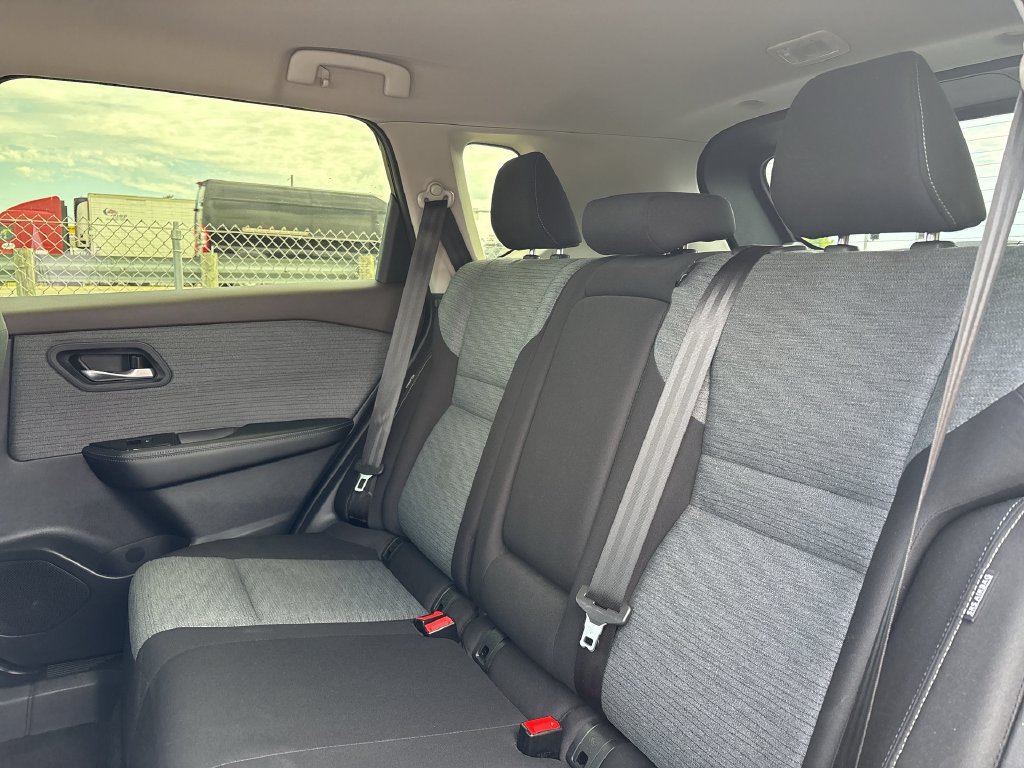 Certified 2023 Nissan Rogue SV FWD image 17