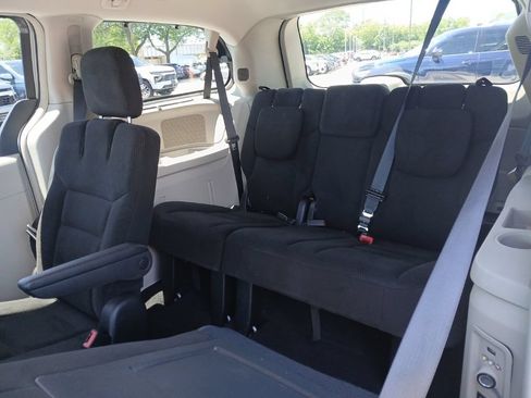 Used 2016 Chrysler Town & Country Touring w/ Driver Convenience Group FWD image 28