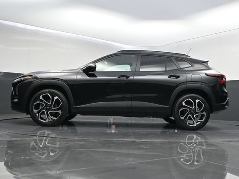 Certified 2026 Chevrolet Trax RS w/ Driver Confidence Package FWD image 39