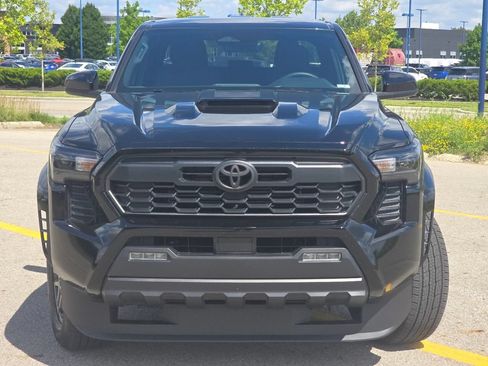 Used 2025 Toyota Tacoma TRD Sport AWD/4WD image 10