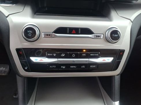 Used 2022 Ford Explorer XLT w/ Equipment Group 202A image 22