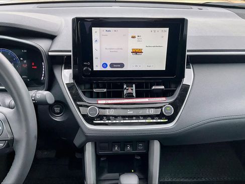 Used 2025 Toyota Corolla Cross XLE w/ Convenience Package image 7