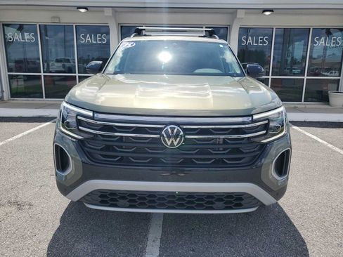 Used 2025 Volkswagen Atlas Peak Edition SE AWD/4WD image 12