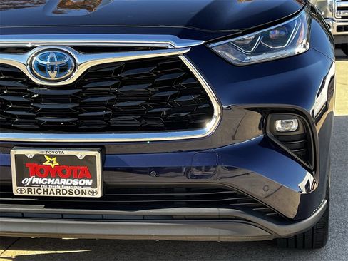 Used 2021 Toyota Highlander Limited image 8