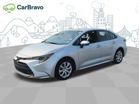 Used 2024 Toyota Corolla LE FWD image 33