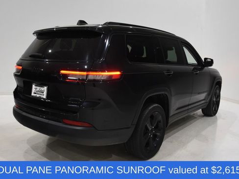 Used 2023 Jeep Grand Cherokee L Limited w/ Black Appearance Package AWD/4WD image 4