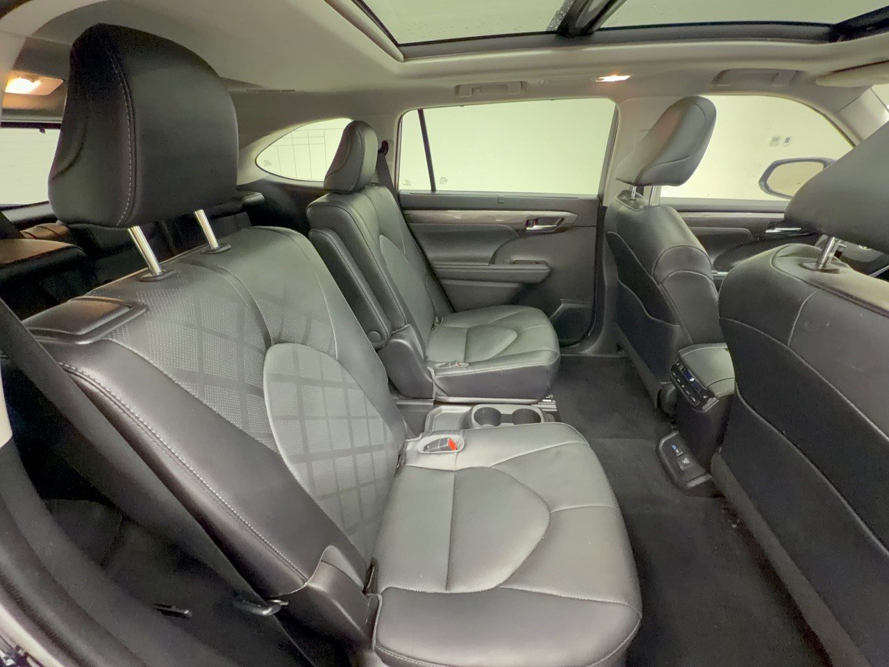Used 2022 Toyota Highlander Platinum AWD/4WD image 29