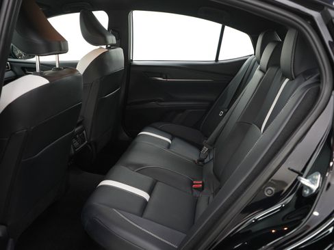 Used 2025 Toyota Camry SE image 12