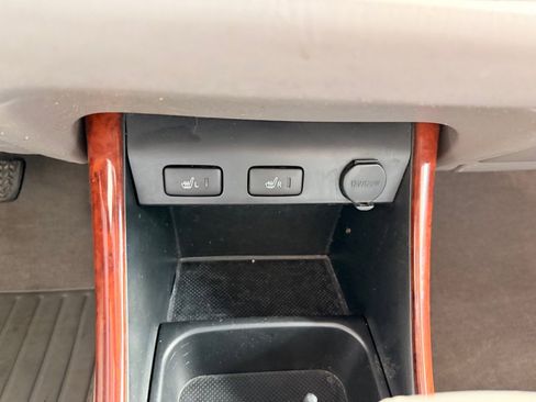 Used 2004 Toyota Camry LE image 25