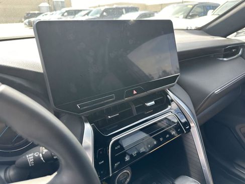 Used 2023 Toyota Venza Nightshade image 10