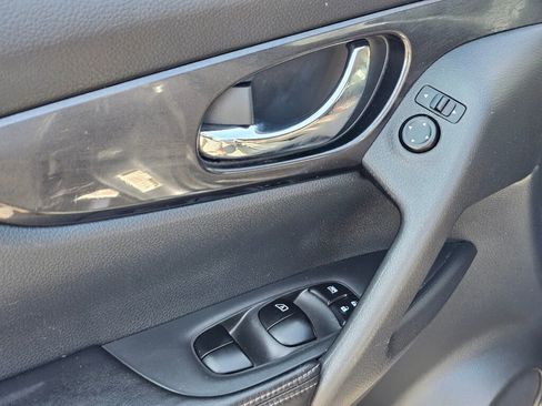 Used 2018 Nissan Rogue S image 24