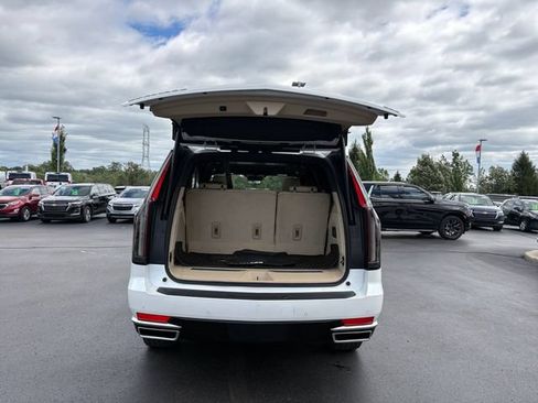 Certified 2024 Cadillac Escalade Premium Luxury AWD/4WD image 17