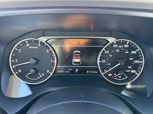 Used 2023 Nissan Rogue SV image 11