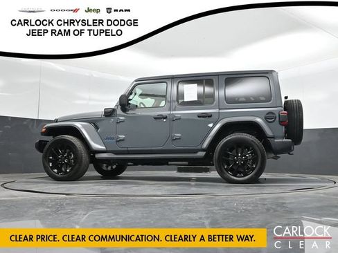 Used 2025 Jeep Wrangler Unlimited Sahara AWD/4WD image 42