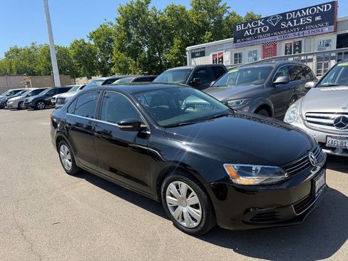 Used 2013 Volkswagen Jetta SE FWD image 1