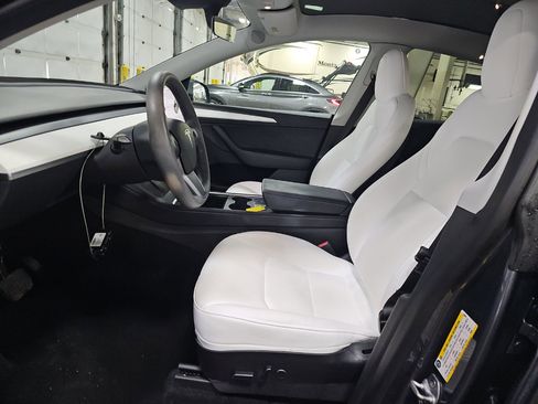 Used 2023 Tesla Model Y Long Range image 2