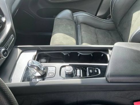 Used 2018 Volvo XC60 T8 R-Design w/ Convenience Package AWD/4WD image 15