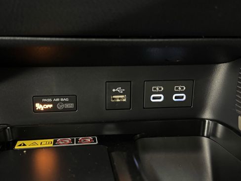 Used 2026 Toyota Camry SE FWD image 3