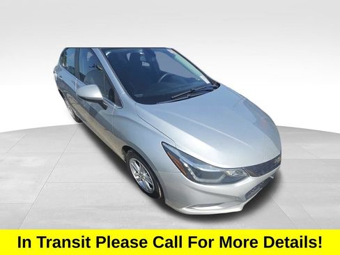 Used 2017 Chevrolet Cruze LT w/ Convenience Package FWD image 2