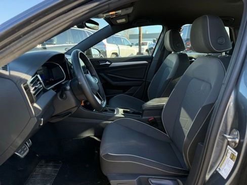 Used 2025 Volkswagen Jetta Sport image 12