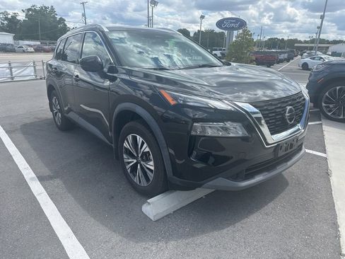 Used 2021 Nissan Rogue SV w/ Premium Package FWD image 3