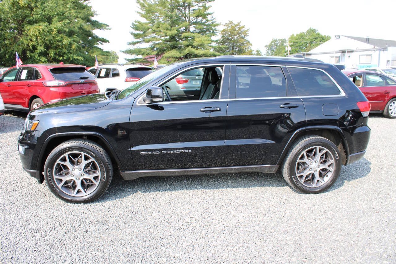 Used 2018 Jeep Grand Cherokee Limited AWD/4WD image 10