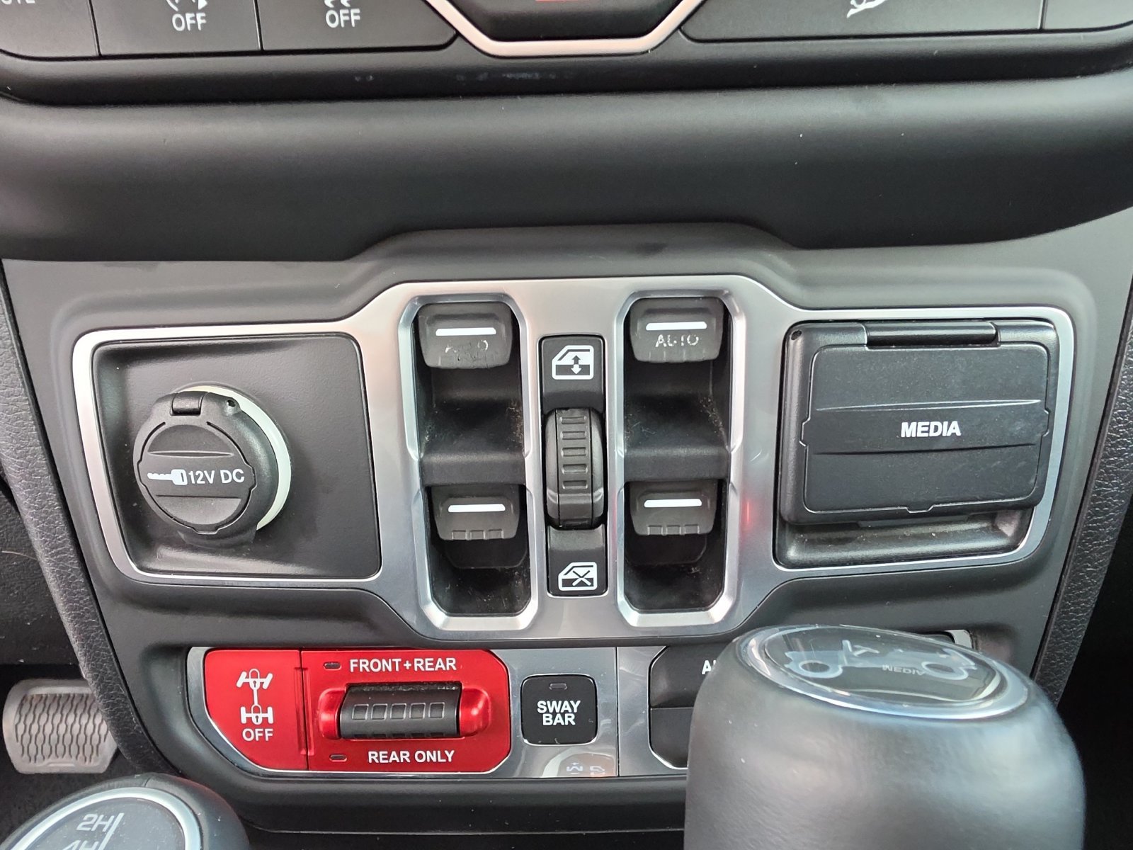 Used 2018 Jeep Wrangler Unlimited Rubicon AWD/4WD image 16