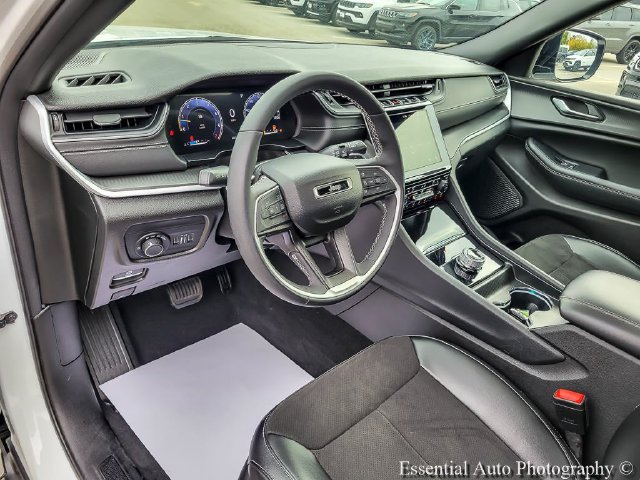 Certified 2024 Jeep Grand Cherokee L Altitude AWD/4WD image 9