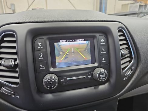 Used 2018 Jeep Compass Latitude image 23