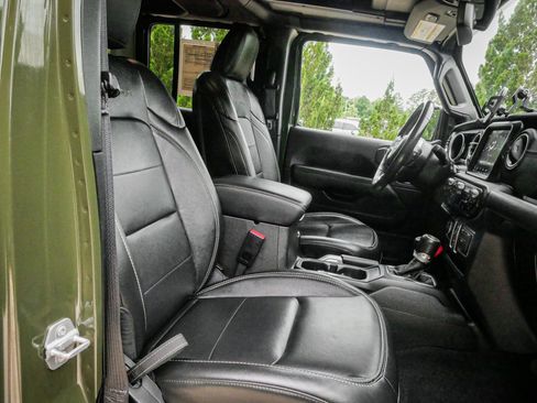 Used 2022 Jeep Wrangler Unlimited Sahara w/ Cold Weather Group AWD/4WD image 32