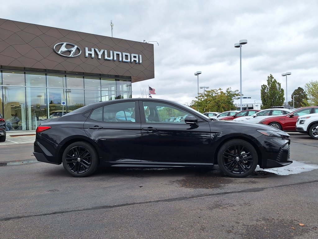 Used 2025 Toyota Camry SE FWD image 2