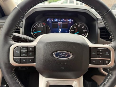 Used 2024 Ford Expedition XLT RWD image 38