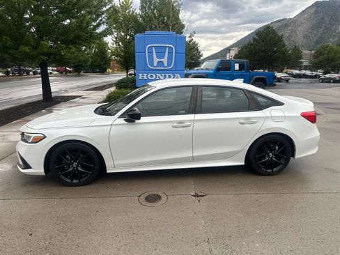 Used 2023 Honda Civic Sport image 2