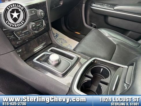 Used 2019 Chrysler 300 Limited image 22