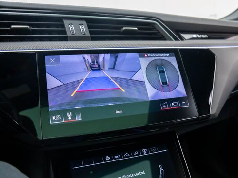 Used 2022 Audi e-tron S Prestige w/ Prestige Package image 24