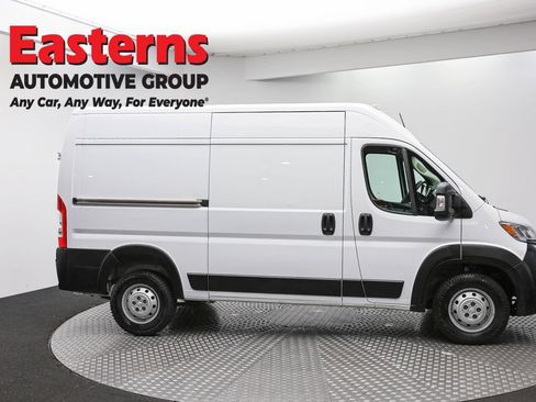 Used 2023 RAM ProMaster 2500 w/ Convenience Group FWD image 4